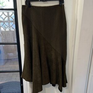 Vintage 1980’s Olive Green Women's Suede Textured Hanker chief Hem Midi Slirt